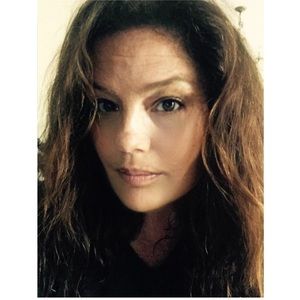 Meet your Posher, Dina